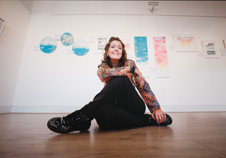 Pictoria is a fine artist, specialising in murals, window art, private commissions and live party portraits and wedding art